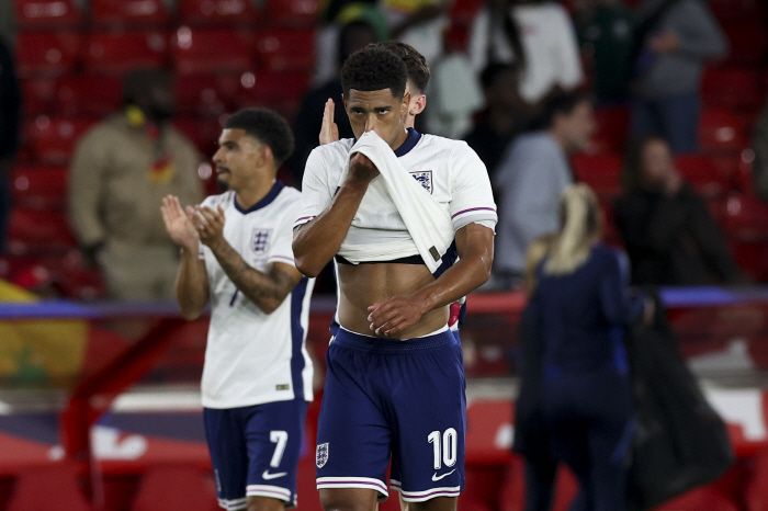 This is the team!  Ace explodes in shock defeat, shooting in the air of anger after the game → Harry Kane urgently sanctioned