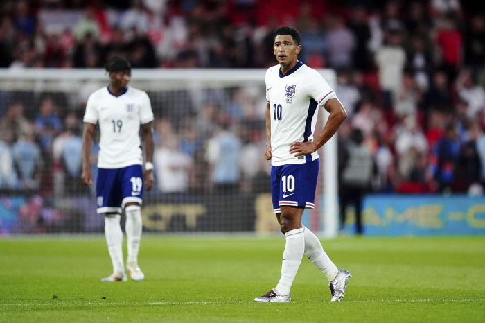 This is the team!  Ace explodes in shock defeat, shooting in the air of anger after the game → Harry Kane urgently sanctioned