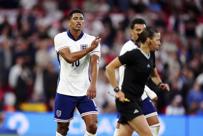 This is the team!  Ace explodes in shock defeat, shooting in the air of anger after the game → Harry Kane urgently sanctioned