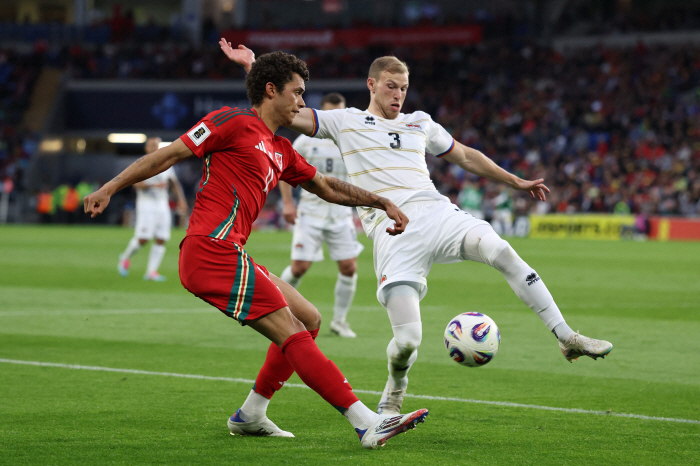 Tottenham's winning hero Son Heung-min is crazy! SON soccer shoes JOHNSON are still there