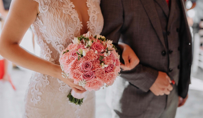 Wife who hasn't heard from me for 6 months, marries another man...You said you're taking care of your cancer-fighting mother