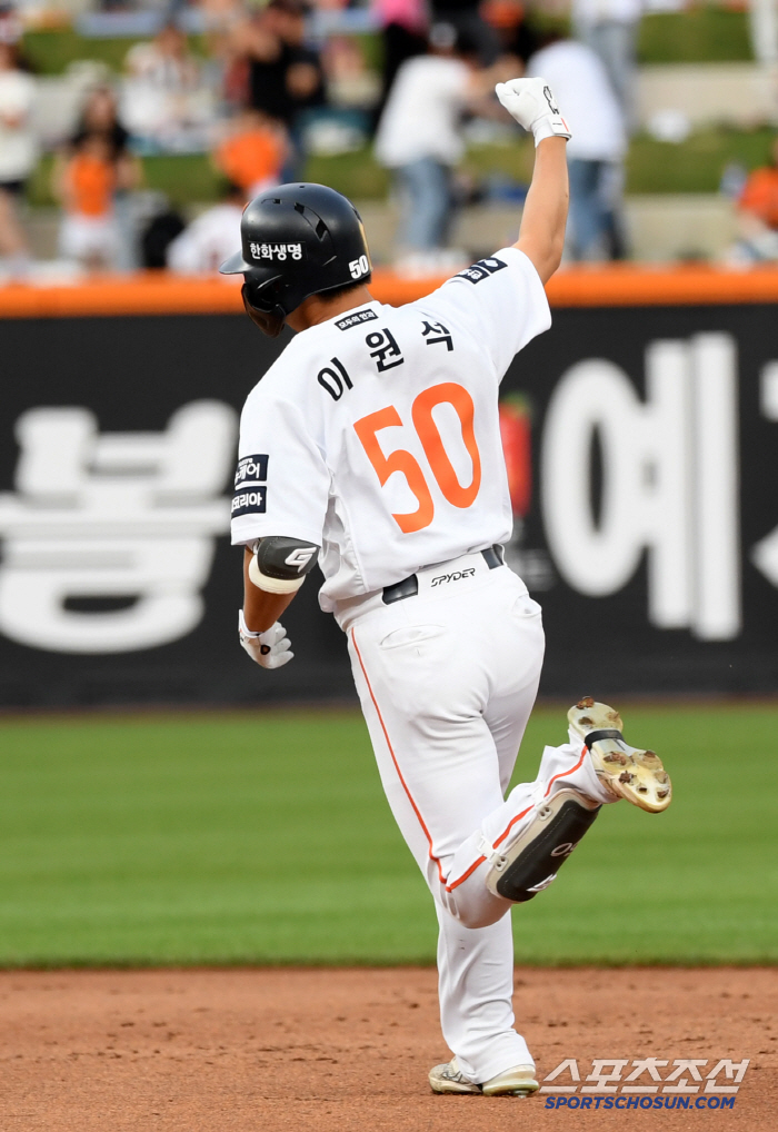 Wow, Kim Kyung-moon's toughness gives me goosebumps! Hanwha Lee Won-seok's mistake → No. 1 the next day → Full base home run explosion