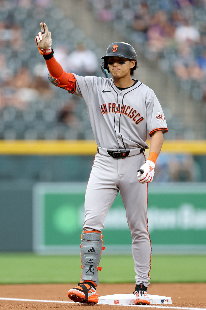 You're the winning fairy, right? SF Lee Jung-hoo, a key role in the come-from-behind victory, scored a triple in the first inning and scored a tie score in the top of the ninth inning caught the final out count in the bottom of the ninth inning