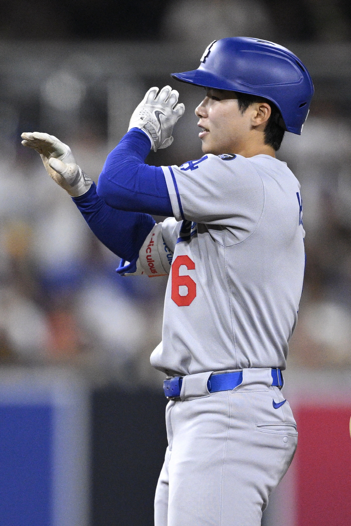  Hyesung, it's up again! Kim Hye-sung, a LAD .40 hitter, returned as a starter in one game, and started as second baseman in the away SD match