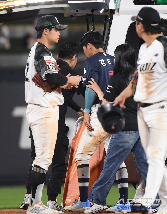  Lotte shock, blood burst out of Jang Doo-sung's mouth that was hit by a ball in the sideemergency ambulance transfer
