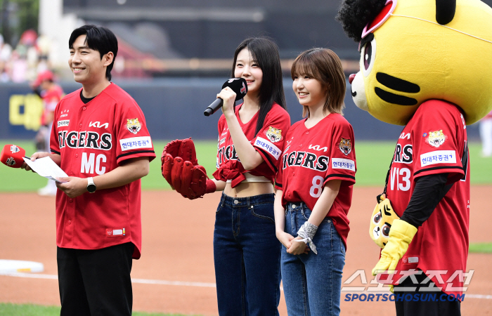Exciting ballpark outing girl group SAY MY NAME, singing the national anthem, pitching, hitting, and even celebratory performances 