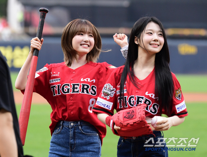 Exciting ballpark outing girl group SAY MY NAME, singing the national anthem, pitching, hitting, and even celebratory performances 