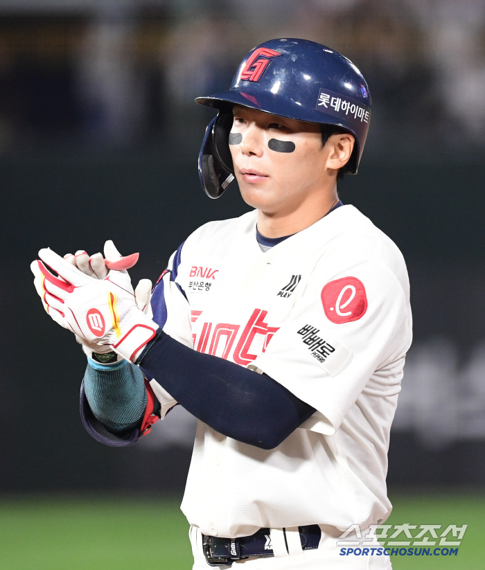 For the first time in history, the interview came from behind to win after striking out, and why did head coach Kim Tae-hyung shout the bases-loaded strikeout Jang Doo-sung first? 