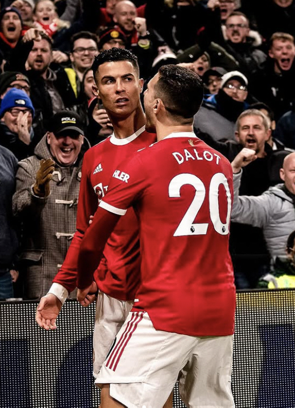 Honey, smile. Portugal's younger brother, who is happier when he is with Ronaldo, achieved his dream of winning together