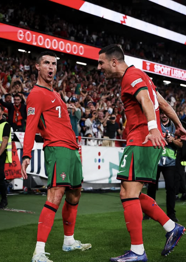 Honey, smile. Portugal's younger brother, who is happier when he is with Ronaldo, achieved his dream of winning together