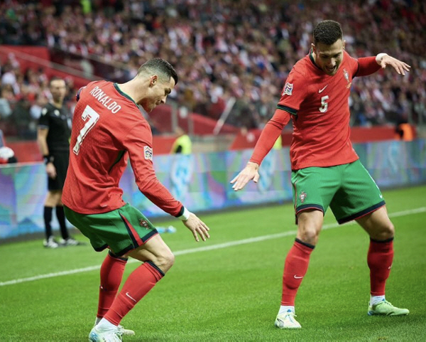 Honey, smile. Portugal's younger brother, who is happier when he is with Ronaldo, achieved his dream of winning together