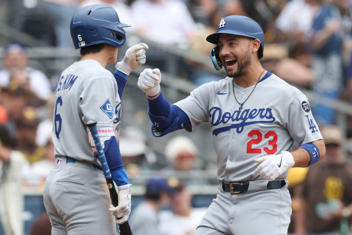 Injury alert! Kim Hye-sung's dune aftermath was significant. Throwing error against San Diego  replacing early, it turned out that the aftereffects of being hit by the ball...