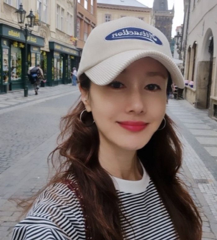 Kim Ji-soo is satisfied with living in Europe. All greed in the world disappears