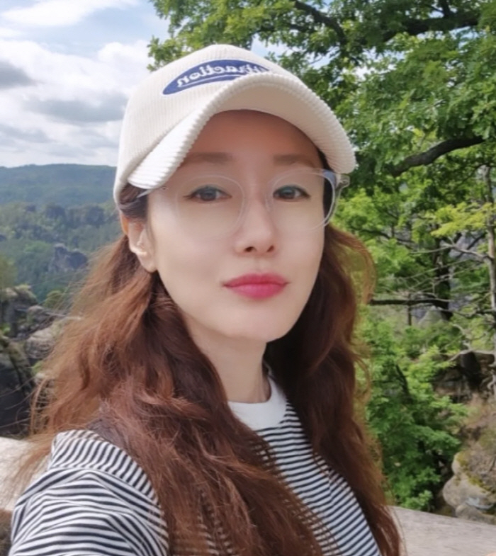 Kim Ji-soo is satisfied with living in Europe. All greed in the world disappears