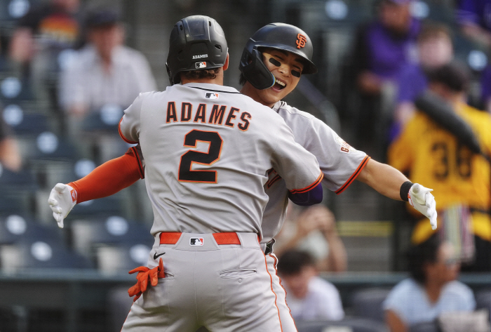 Lee Jung-hoo's instinct for leadoff explodes! Walk → score, triple → score, walk → score, and SF 107 COL for a big upset