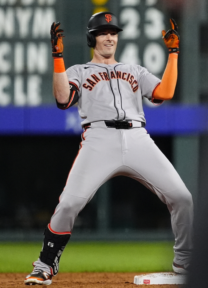 Lee Jung-hoo's instinct for leadoff explodes! Walk → score, triple → score, walk → score, and SF 107 COL for a big upset