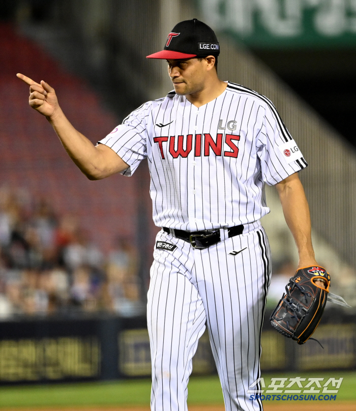 LG, which keeps its No. 1 ranking, will compete with Hanwha on the weekend for the lead in anti-game difference, after 6.5 billion top catcher's come-from-behind double to 40 wins.
