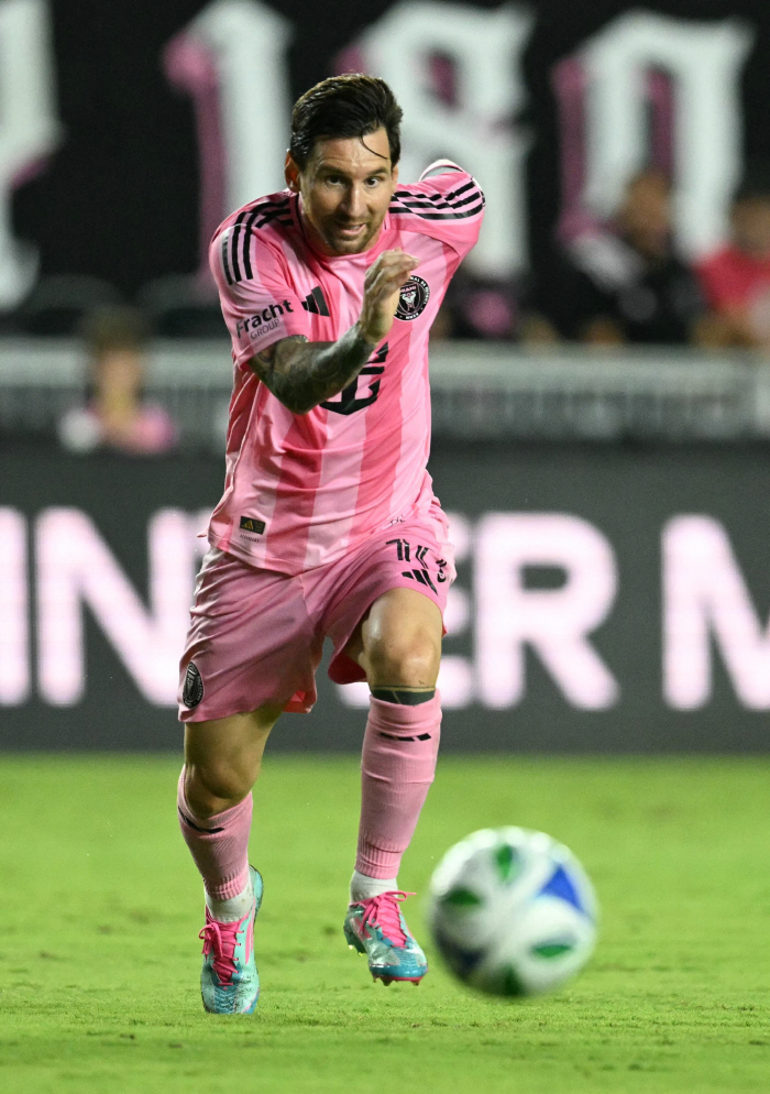 Messi is highly likely to win the 8th SNS award of French Football's meaningful award, whether he will appear in the Super Ballon d'Or