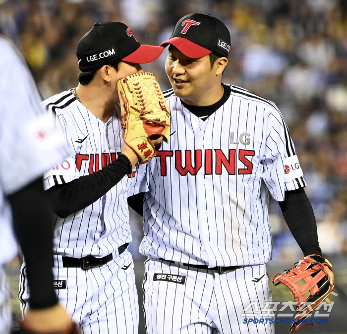 Moon Bo-kyung played third baseman in 22 days. First baseman Lee Young-bin with a triple. Park Dongwon fell out again today