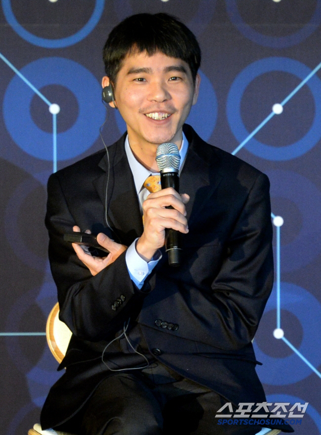  Lee Se-dol becomes a radio DJ...This morning's special DJ for Yoon Sang's vacation