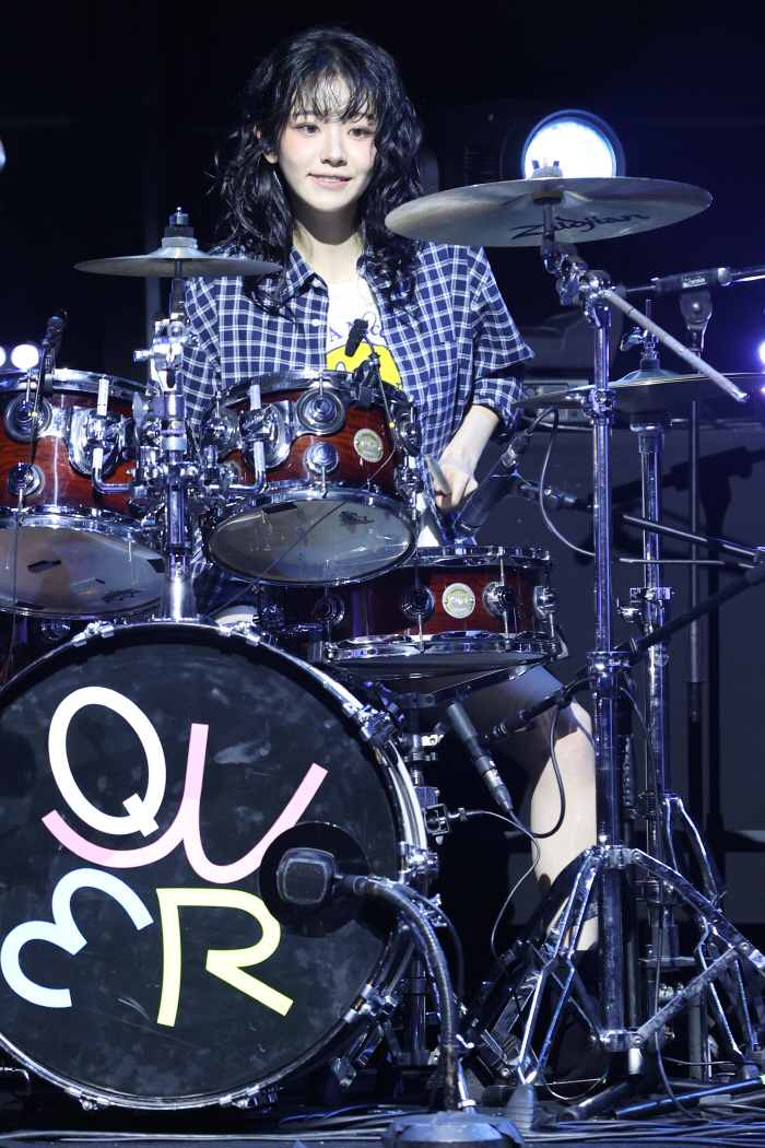  QWER Cho-dan temporarily suspended activities due to knee injury Busanwon → Beau Min-ra absent