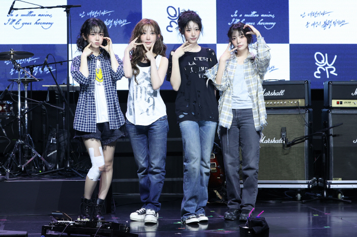  QWER Cho-dan temporarily suspended activities due to knee injury Busanwon → Beau Min-ra absent