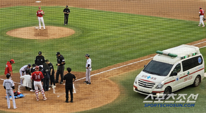 Oh Ji-hwan is not here, but the sudden attack hit the back of the infielder's hand and hurt. The fans were shocked when the ambulance came