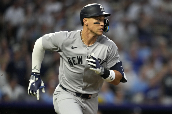 Ohtani, you throw the ball. I'll pass it. Judge who runs wild again, home run explosion in three consecutive games. Ohtani is the lone runner-up in the home run category, beating Ohtani in nine games of silence. He is poised to regain No
