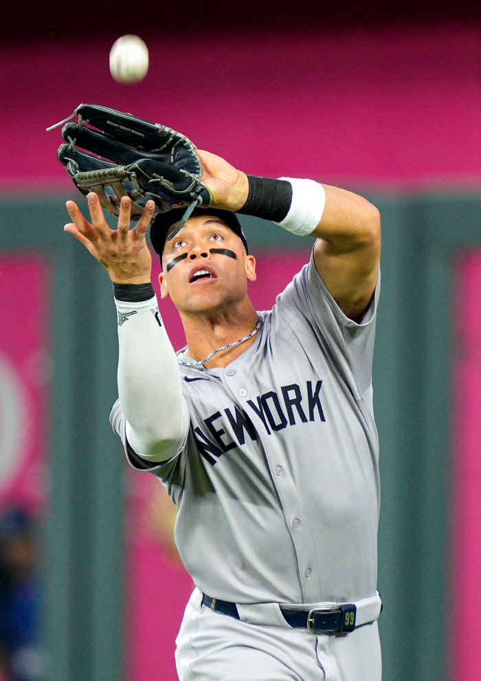 Ohtani, you throw the ball. I'll pass it. Judge who runs wild again, home run explosion in three consecutive games. Ohtani is the lone runner-up in the home run category, beating Ohtani in nine games of silence. He is poised to regain No