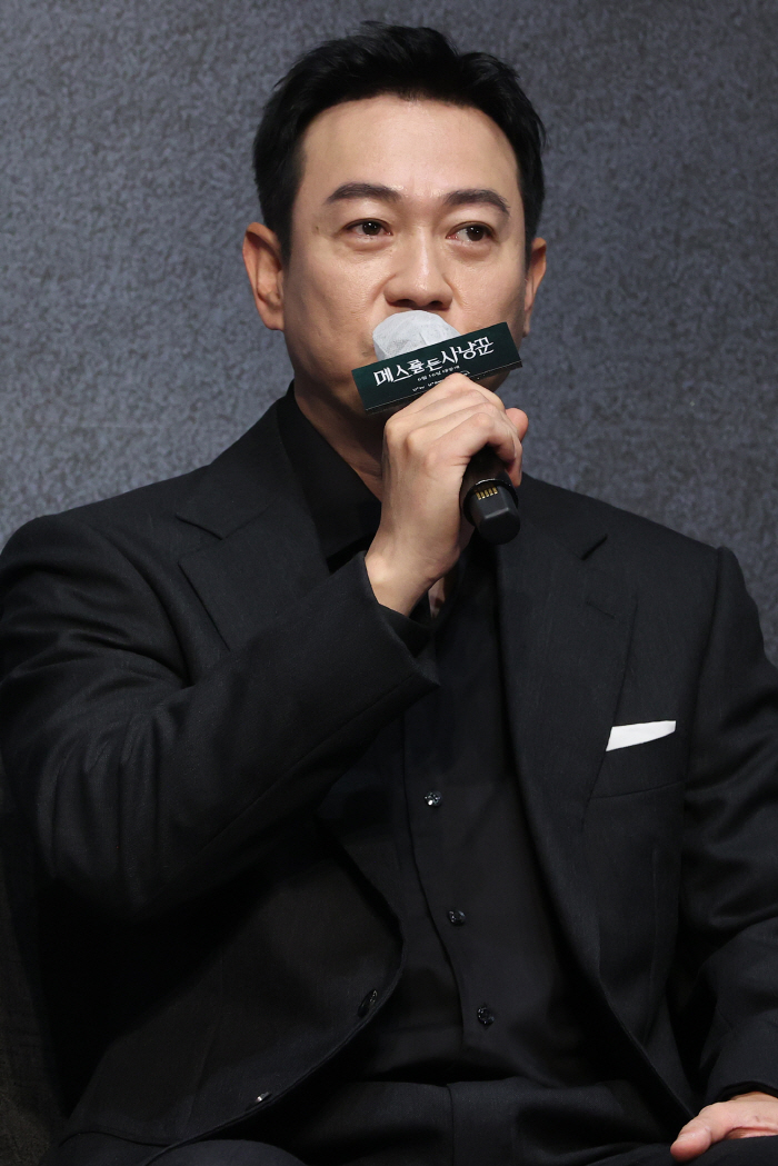 Park Yong-woo, a hunter with a mask, said, 'I'm not preparing for raw acting...'I'm going to watch a documentary this time'