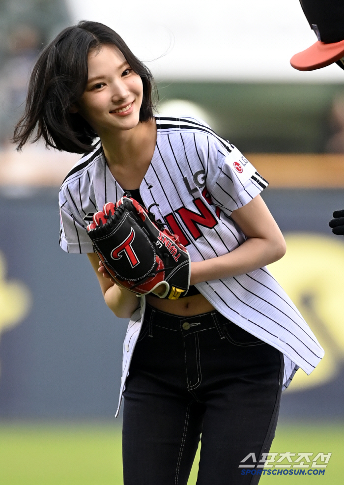  Hearts to Hearts Jiwoo, pretty smile