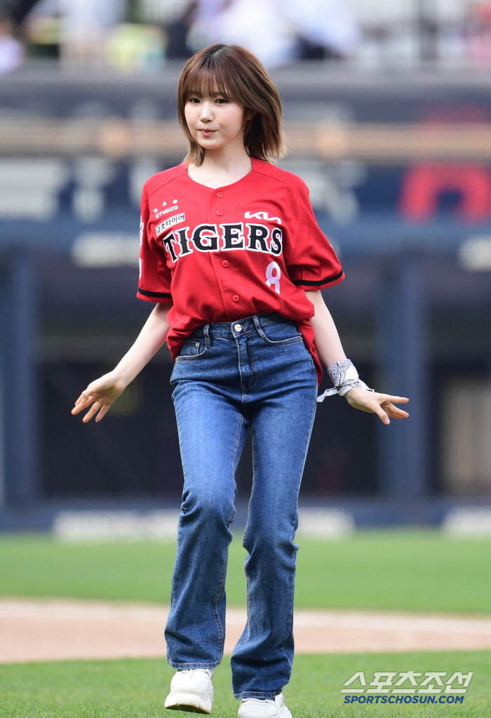  Say My Name Hitomi Baseball Uniform Celebration Stage