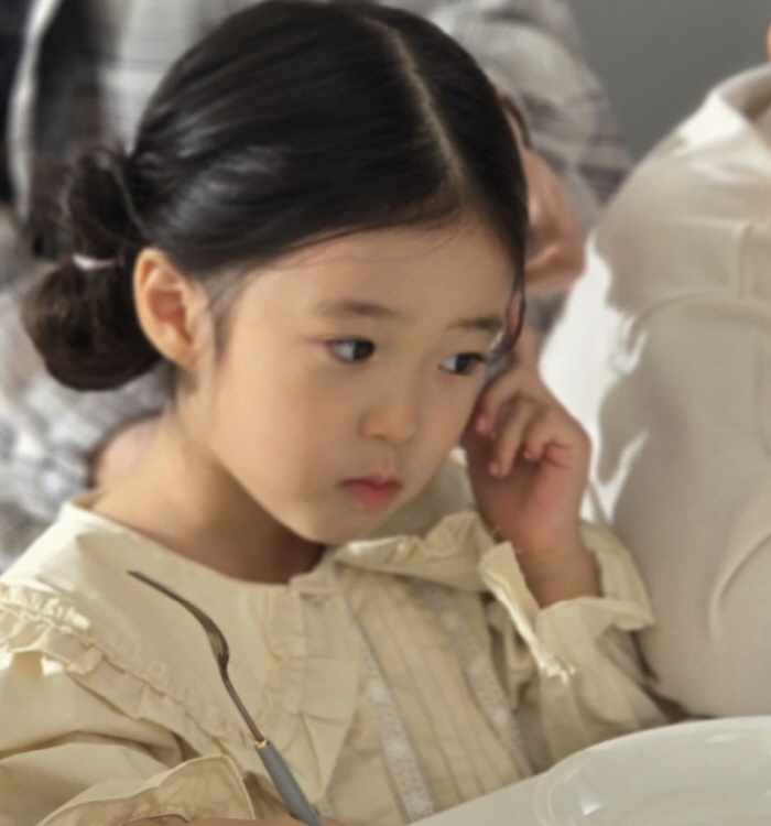 Shin Hyun-jun, your child's farming is amazing..My child's visual daughter is finally filming a commercial