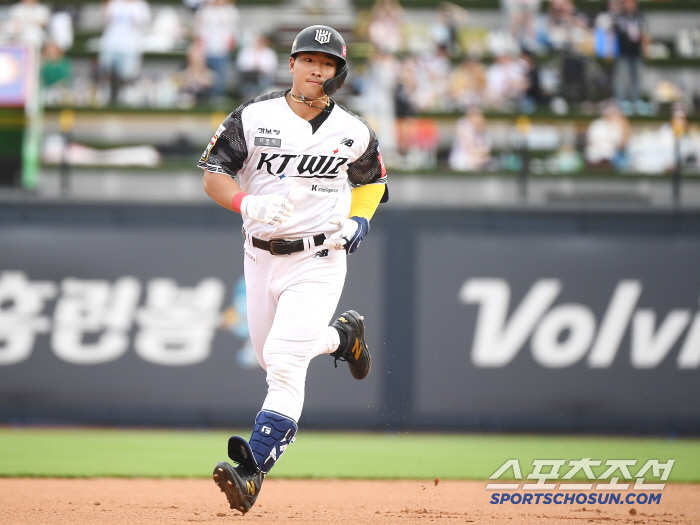 Song Seung-gi, stand up! Ahn Hyun-min, who has strong power, ignited competition for the second consecutive hitters of the season 