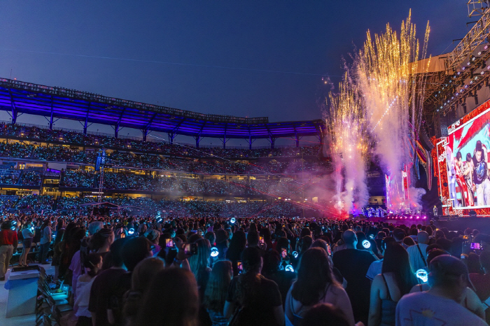 Stray Kids Sell Out Atlanta Stadium, Showcasing Global Power on World Tour