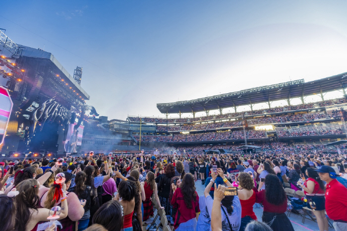 Stray Kids Sell Out Atlanta Stadium, Showcasing Global Power on World Tour