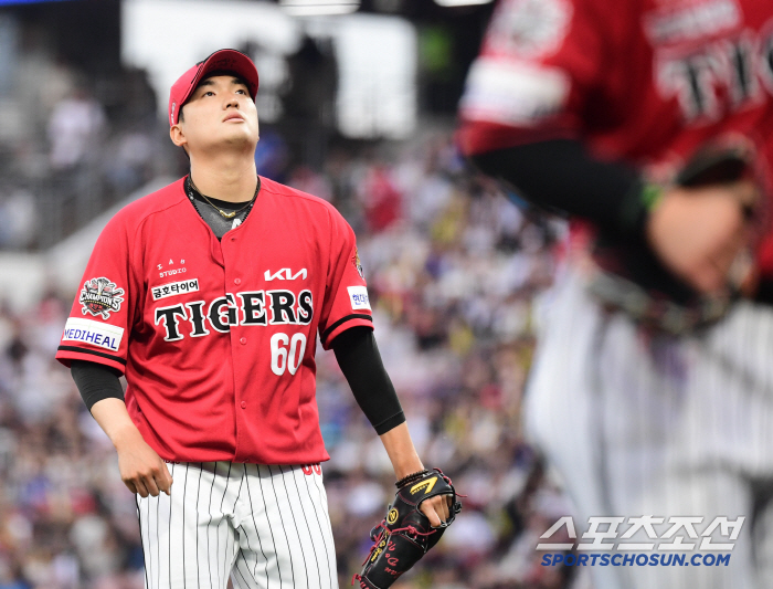 A winning pitcher who flew away because of one ouch ball. Kim Do-hyun's sigh, what kind of play of fate is this?