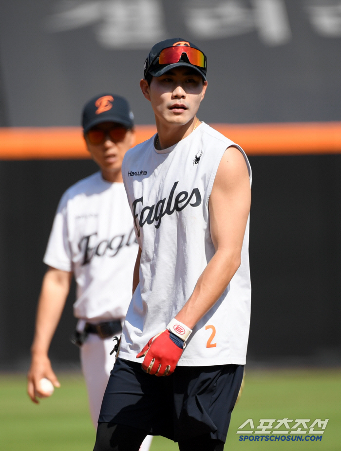 After being discharged from the military, Cheongunmanma will join the Hanwha infield in Busan. 5 billion FA  Futures Home Run King is about to join the first team