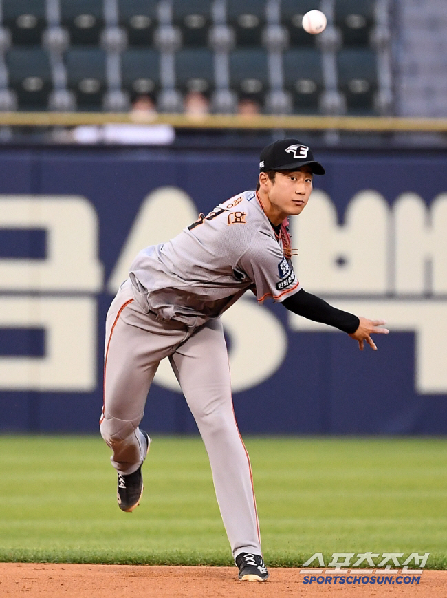 After being discharged from the military, Cheongunmanma will join the Hanwha infield in Busan. 5 billion FA  Futures Home Run King is about to join the first team