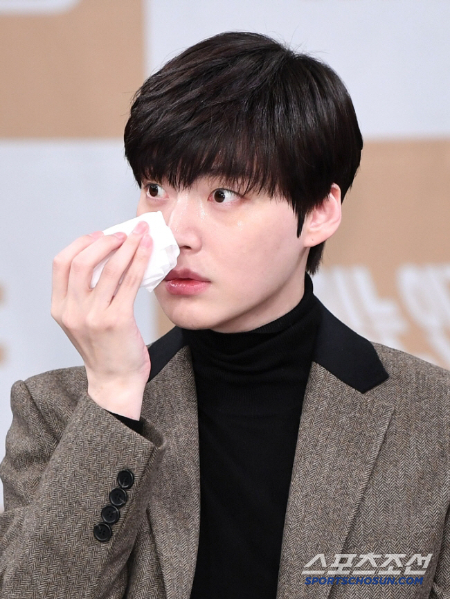 Ahn Jae-hyun confesses how he feels after five years of divorce..I cried a lot (Gaojung)
