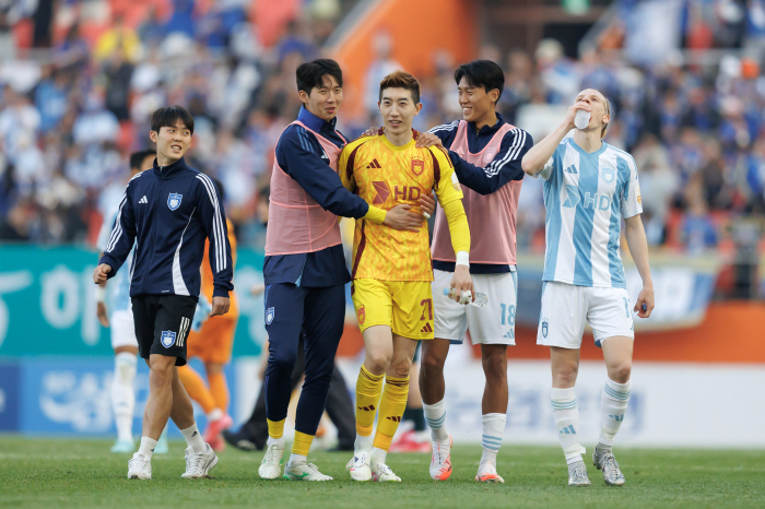  World Cup that I want to come back next year, it's heavier on my steps → Iraq →→ USA, Cho Hyun-woo enters Charlotte...Ulsan, finally, the whole group