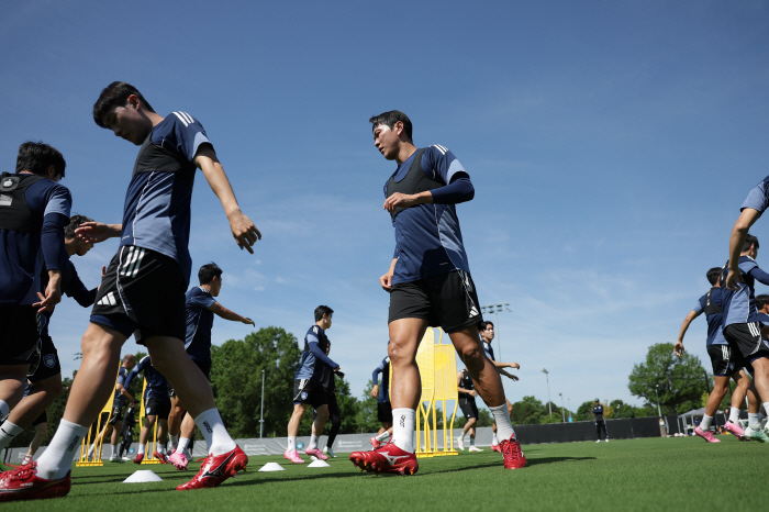  World Cup that I want to come back next year, it's heavier on my steps → Iraq →→ USA, Cho Hyun-woo enters Charlotte...Ulsan, finally, the whole group