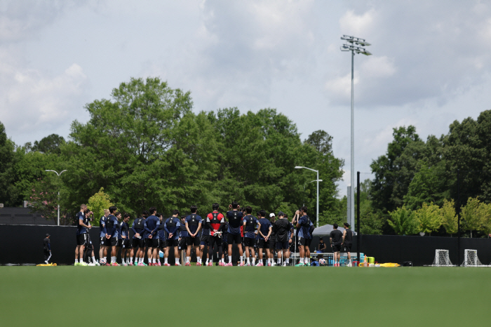  World Cup that I want to come back next year, it's heavier on my steps → Iraq →→ USA, Cho Hyun-woo enters Charlotte...Ulsan, finally, the whole group