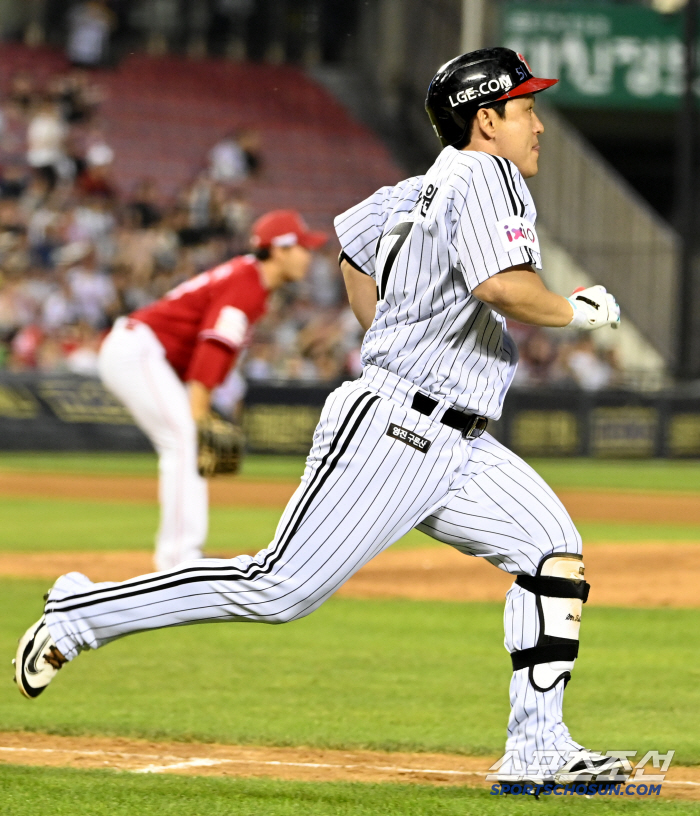 Hanwha is a really strong team. However, the No. 1 spot is not that easy. The leader of the semi-game series. Confidence of 6.5 billion FA as a pinch-hitter. I'll prepare better. 