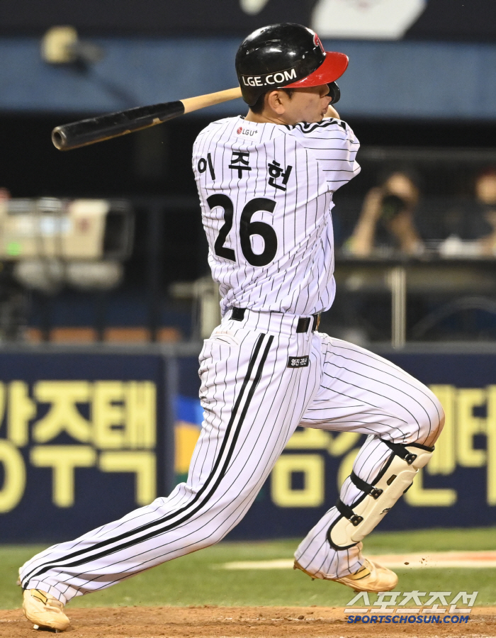 Hanwha is a really strong team. However, the No. 1 spot is not that easy. The leader of the semi-game series. Confidence of 6.5 billion FA as a pinch-hitter. I'll prepare better. 