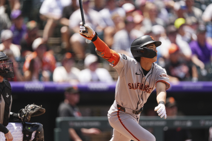 LEE hit the fence and held it, but he scored a 6G hit in a row after losing the entire SF band, which did not keep a two-run difference