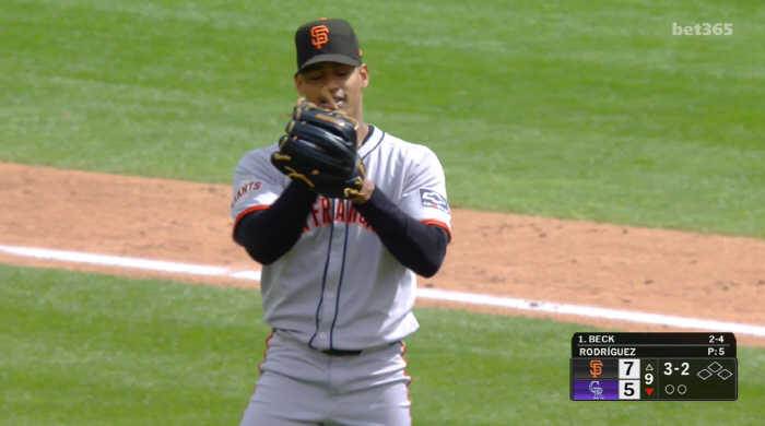LEE hit the fence and held it, but he scored a 6G hit in a row after losing the entire SF band, which did not keep a two-run difference