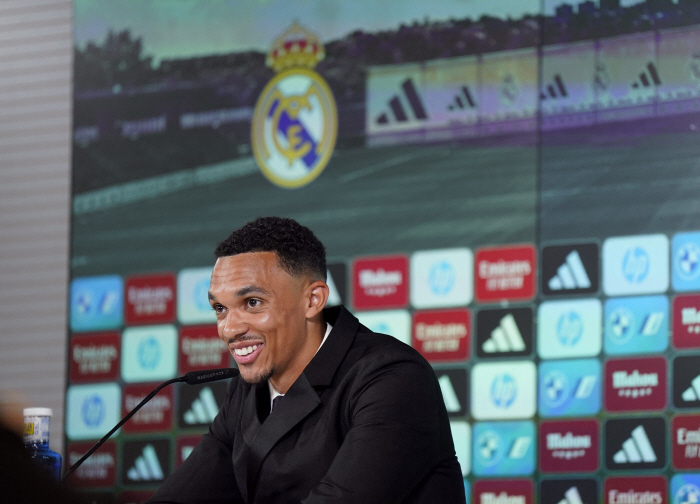 Liverpool, the worst traitor in EPL history, explodesDeclaration of dream come true in speech after transfer → Fans are angry because they shut up