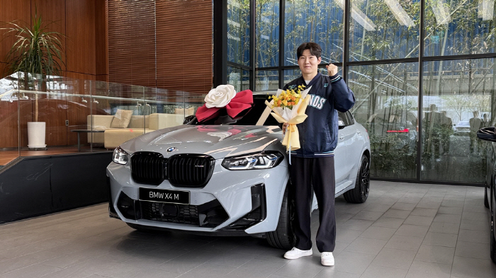NC Park Min-woo is sponsored by BMW X4. His fast feet and coordination skills are similar