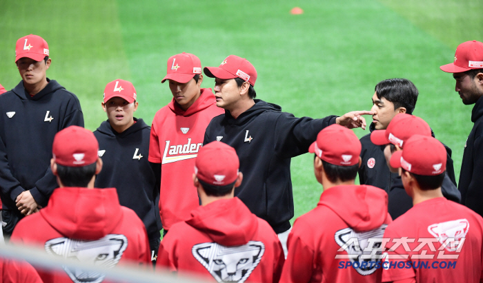  We will definitely treat living legend. SSG and Kim Kwang-hyun signed a two-year, non-FA multi-year contract worth 3.6 billion won